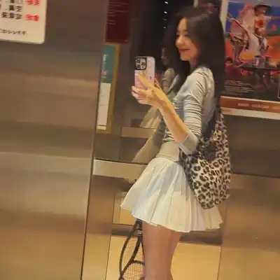 侯芳